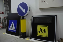 Saobraćajni znakovi sa unutrašnjim osvetljenjem 34