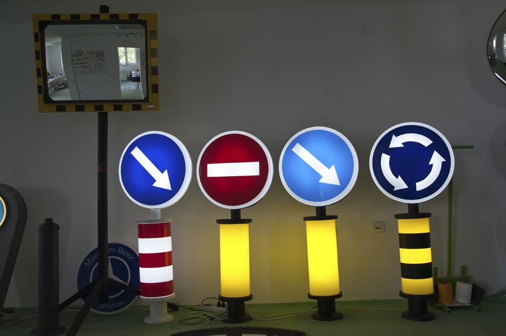 Montaža saobraćajne signalizacije na terenu
