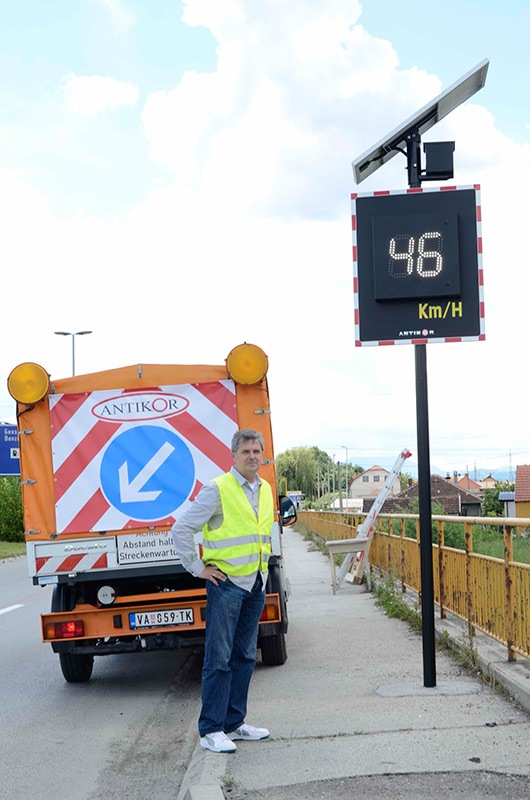 Saobraćajni radar u školskoj zoni